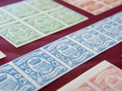 Briefmarken, bekannt als &bdquo;Die Supereinheiten&ldquo; aus dem Sammelgebiet Oldenburg (Startgebot: 250.000 Euro), liegen im Heinrich K&ouml;hler Auktionshaus.