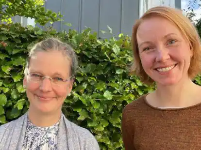 Anne Fischer (rechts) &uuml;bergibt die Leitung der Katenkamp-Schule in Ganderkesee an ihre Nachfolgerin Katja D&ouml;ling.