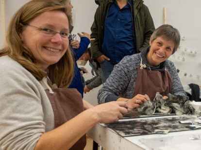 Yvonne und Anne beim Tiefdruck  Fotos: St&uuml;ber