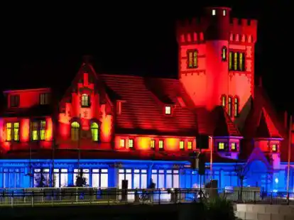 Bei der Lichtwoche 2019 wurde auch das Weserschl&ouml;sschen in Blexen effektvoll in Szene gesetzt.