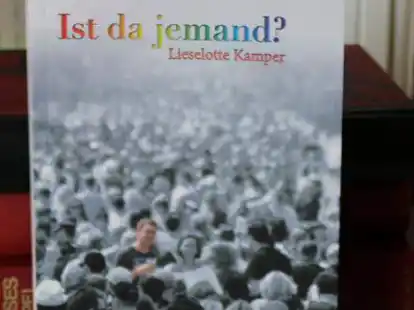 Der Roman &bdquo;Ist da jemand?&ldquo; von der Autorin Lieselotte Kamper aus Wardenburg. Ver&ouml;ffentlicht 2022. Der Roman beruht auf wahren Begebenheiten.