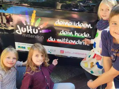 Deine Ideen. Dein Hude. Du mittendrin. &ndash; Die Gemeinde wirbt mit dem Jugendmobil ums Mitmachen, Migestalten und Mitreden der Kinder und Jugendlichen.