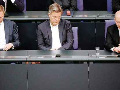Es knirscht und ruckelt in der Ampel-Koalition (von links): Bundesfinanzminister Christian Lindner (FDP), Bundeswirtschaftsminister Robert Habeck (Gr&uuml;ne) und Bundeskanzler Olaf Scholz (SPD), hier bei einer Sitzung des Bundestages