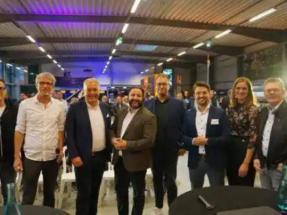 Hatten viel zu diskutieren (v.l.): Claus Frye-B&uuml;ssing, Antonius Schr&ouml;er, Christoph Eilers, Yilmaz Mutlu, Stephan Christ, Jan Oskar H&ouml;ffmann, Anja Muhle und Peter Kleene.