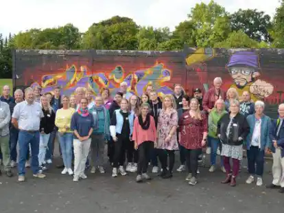 Das Team der Weberei freut sich zusammen mit den Jugendgruppenleitern und den Veranstaltern &uuml;ber die gelungenen Ferienpassaktionen.
