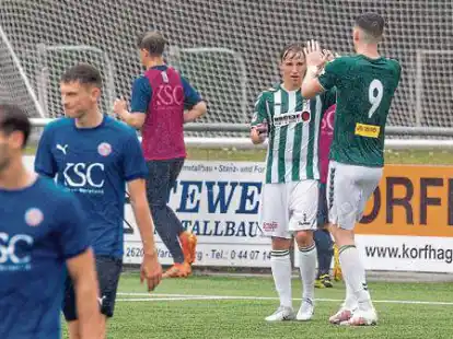 Beim 3:0-Heimsieg im Pokalduell mit Ahlerstedt am 31. Juli traf Julian Dwertmann (gr&uuml;n-wei&szlig;es Trikot, links) den zweiten Treffer f&uuml;r den VfL Oldenburg.