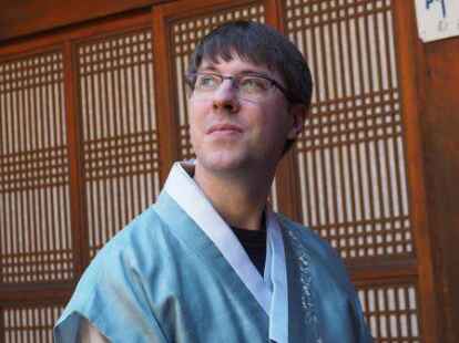 Seit Februar ist er der Kirchenmusikdirektor des Sprengels Ostfriesland-Ems und Kantor und Organist der Lutherkirche in Leer: Johannes Ge&szlig;ner. Das Foto entstand bei der Urauff&uuml;hrung seines Liederzyklus &bdquo;Songs of Freedom