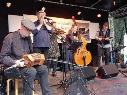 Ehemals &bdquo;Spillwark&ldquo;: Zum Abschluss gab es Lieder aus 40 Jahren der Kult-Gruppe.