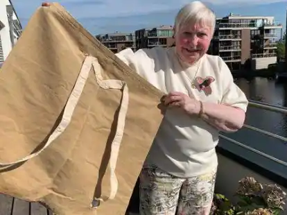 Bewahrt Ursula Steinmeyer bis heute auf: Mit diesem Rucksack f&uuml;rs Bettzeug ging es 1945 zur&uuml;ck nach Emden.