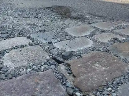 Spa&szlig;bremse f&uuml;r Radfahrer: Kopfsteinpflaster in der Stadt.