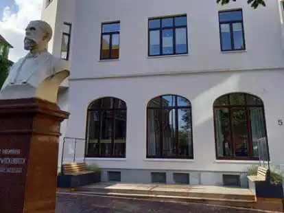 Nur drei Monate in Betrieb: Im Erdgeschoss des seit Anfang 2021 sanierten alten Reedereigeb&auml;udes Fisser am Schweckendieckplatz hatte im April Caf&eacute; Baum er&ouml;ffnet.