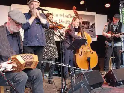 F&uuml;r viele ein H&ouml;hepunkt im Kulturkalender 2022: Ehemalige Spillwark-Mitglieder musizierten auf dem Stephansplatz.