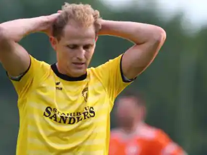 Erneut mussten die Spieler des BSV Kickers Emden eine hohe Niederlage einstecken. Auch an erfahrenen Kickern wie Holger Wulff d&uuml;rfte die 0:7-Pleite nicht spurlos vorbeigehen.