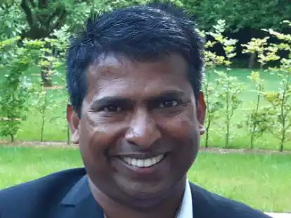 Er ist der neue katholische Pfarrer f&uuml;r Westerstede und Augustfehn: Alex Mathew.