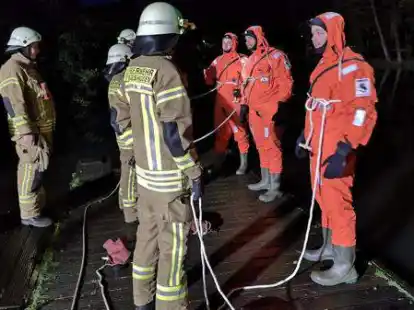 Beim &Uuml;bungsdienst am Hunteufer in Wildeshausen: Die Feuerwehr war gemeinsam mit der DLRG-Ortsgruppe vor Ort.