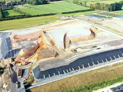 Im ersten Abschnitt der Deponie Galing III (links) wurden bereits fast 600 000 Tonnen Jarofix eingelagert. Der zweite Abschnitt (rechts) befindet sich in der Vorbereitung.
