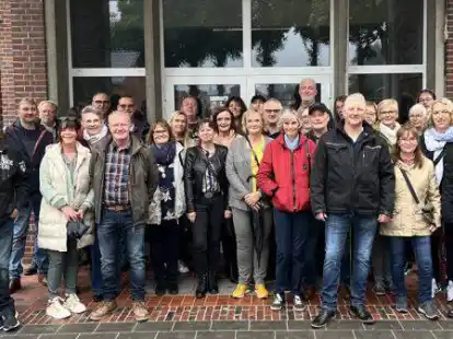 Wiedersehen nach 50 Jahren: Sch&uuml;ler und Lehrer der Marienschule Bar&szlig;el trafen sich zum Jubil&auml;um.