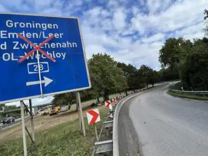 Kein Durchkommen: Aus Richtung Bremen kommend ist die Weiterfahrt Richtung Emden/Leer und ins Ammerland nur &uuml;ber Umwege m&ouml;glich.
