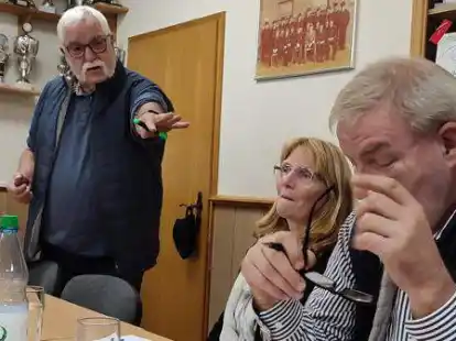 War von Freepsums Ortsvorsteher Johannes Vo&szlig; (l.) zur B&uuml;rgersprechstunde eingeladen worden: B&uuml;rgermeisterin Hilke Looden (parteilos) mit Jan Alberts.