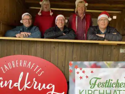 Sie bereiten mit weiteren Helfern die beiden Weihnachtsm&auml;rkte vor: (von links) Bodo Henke, Uta Wilms, Michael Schulte, Marina Franz und Carsten Westd&ouml;rp.