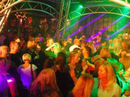 Das &bdquo;D&ouml;rp&ldquo; &ndash; heute die &bdquo;Nachtschicht&ldquo; &ndash; ist Schortenser Disco-Kult.