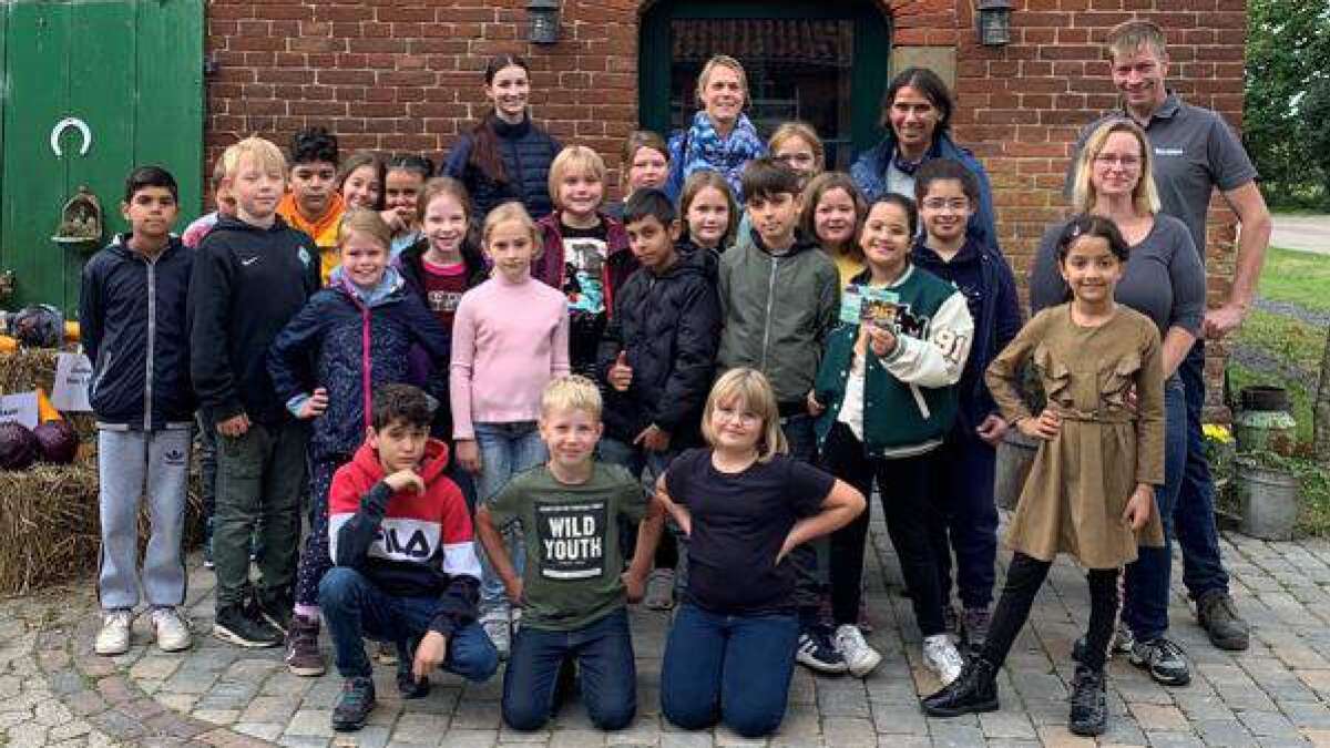 Grundschule Elsfleth Viertklässler besichtigen Milchviehbetrieb