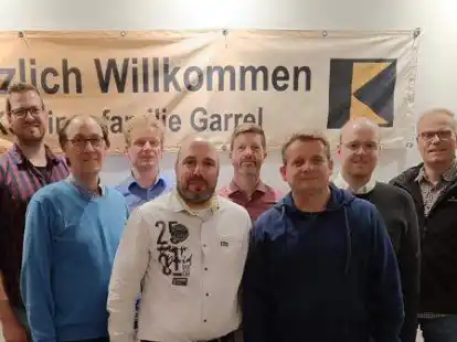Der Vorstand der Kolpingfamilie (v.l.): Dieter G&ouml;ken, Hubert Bley, Ralf Bohmann-Laing, Manuel Thoben, Jens Kallage, Heinrich Wienken, Matthias Dirks und G&uuml;nter Hinxlage.