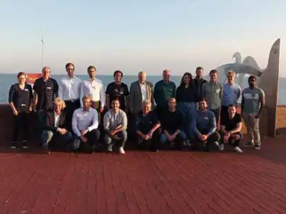 Ein Projektkonsortium bestehend aus nieders&auml;chsischen Wissenschaftlern, hier am S&uuml;dstrand von Wilhelmshaven, hat Ergebnisse zu nachhaltigen Wasserstoffverbrennungskonzepten geliefert, die nun auch an der Jade Hochschule gelehrt werden.