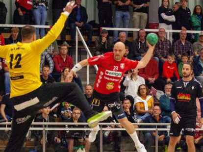 Michal Skwierawski (am Ball) k&ouml;nnte am Samstag der einzige Linksh&auml;nder im Team des TV Cloppenburg sein.