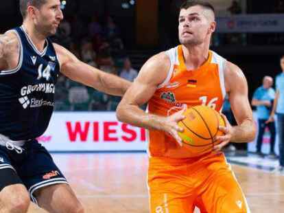 Neu in Vechta: Julius Wolf (rechts, hier im Testspiel gegen Groningen)