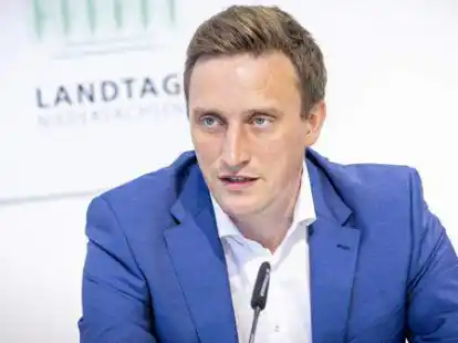 Will neuer CDU-Fraktionschef werden:  Sebastian Lechner, Generalsekret&auml;r der CDU Niedersachsen, gibt ein Statement zum Wahlausgang ab.