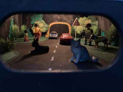 Dass man bei D&auml;mmerlicht oder im Dunkeln schnell &uuml;bersehen wird, wurde den Kindern mithilfe einer Blackbox veranschaulicht.