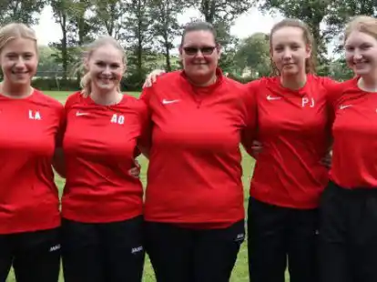 Holten Silber in der Teamwertung der Frauen I: (von links) Lena Assing, Alexandra Oertel, Christine Jan&szlig;en, Paula Janssen und Jana Schonvogel
