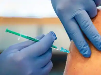 Neuer Impfstoff verf&uuml;gbar: Der Landkreis Ammerland r&auml;t angesichts der steigenden Infektionszahlen zur Auffrischungsimpfung.