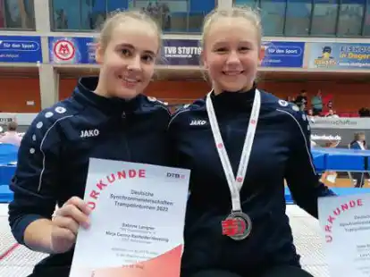 Sprangen bei der DM: die Trampolinturnerinnen Sabrina Langner (links) und Rieke Bachmann vom TSV Ganderkesee