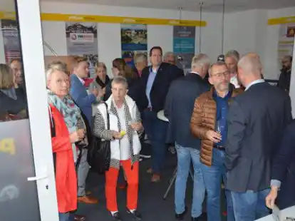 Viele Besucher nutzten die Gelegenheit, die neuen R&auml;ume zu besichtigen.