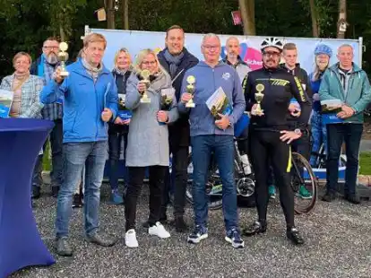 Ehrungen auf dem Mehrgenerationenplatz L&uuml;ttje Festung: Ausgezeichnet wurden die erfolgreichen Radler und Teams aus der Gemeinde Apen der Aktion Stadtradeln.