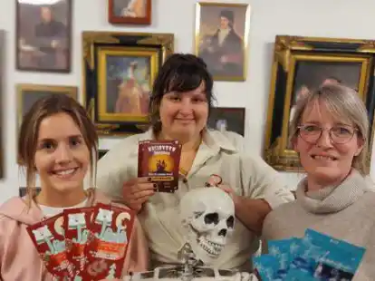 Freuen sich auf das neue JoJo-Programm f&uuml;r Herbst und Winter: Nora Behrens (von links), Britta Drees und Daniela Weinert.