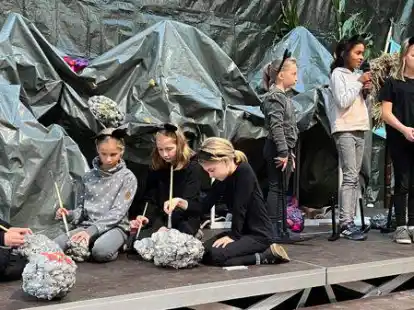 Gespalten: W&auml;hrend sich ein Teil der Felsenm&auml;use um Ersatzsteine bem&uuml;ht, m&ouml;chte die andere Gruppe nur weitere Wundersteine finden.