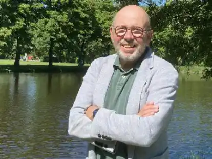 Klaus Fackert, ehemaliger Chefredakteur der Emder Zeitung und seit 2015 im Ruhestand, schreibt seine Kolumne &bdquo;Die Woche ist um&ldquo; seit 39 Jahren jeweils zum Wochenende.