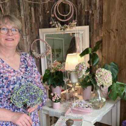 Katrin Schaurot f&uuml;hrt den Blumenladen &bdquo;Blumenherzen&ldquo; in Aurich. Heute beginnt die Abstimmung, ob sie bundesweit als Sieger aus dem Wettbewerb &bdquo;Wedding King Award&ldquo; hervorgeht.