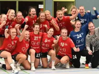 Bejubelten den Heimsieg gegen die Hunte-Aue L&ouml;wen: die Handballerinnen der SG Friedrichsfehn/Petersfehn.