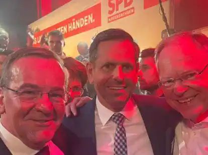 Strahlende Wahlsieger: Boris Pistorius, Olaf Lies und Ministerpr&auml;sident Stephan Weil.