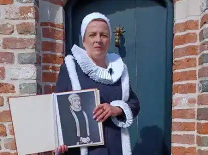 Herma C. Peters schl&uuml;pft in die Rolle der Gr&auml;fin Anna von Ostfriesland