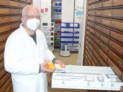 Bei ihm bleiben wegen Lieferengp&auml;ssen zeitweise die Regale leer: Apotheker Thomas Beck, Inhaber der Ring-Apotheke in Ganderkesee.