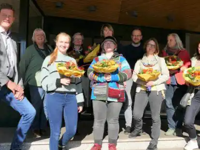 Feierten gleich mehrere Jubil&auml;en: (von links) B&uuml;rgermeister Christoph Reents, Kita-Leiterin Anke Ude, Elena Kreps, Annika Scholz, Eva Wagner, Ivonne Eggert, Sven Wiedenfeld, Silke Brauer, Karin Bosien-Harder und Linda Schnieders