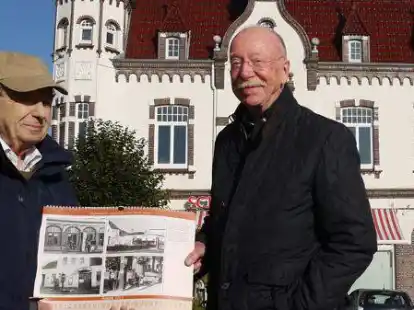 Hermann L&uuml;ers und Klaus Andersen laden mit ihrem Kalender wieder zum Bummel durch das alte Jever ein