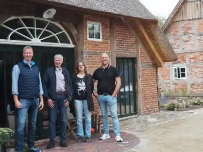 Ein guter Tag f&uuml;r die Denkmalpflege: &Uuml;ber die Neuer&ouml;ffnung des sanierten Geb&auml;udes an der Hurreler Stra&szlig;e freuen sich (von links): Fred Melius, Peter Nieslony, Martina Schneider und Stefan Effenberger.