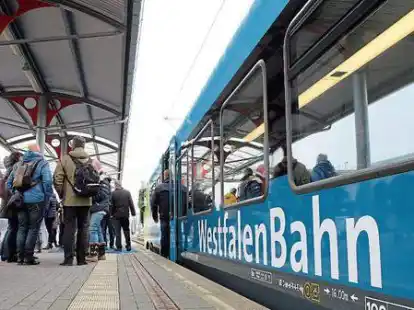 Auch die Z&uuml;ge der Westfalenbahn erreichten den Emder Bahnhof am Sonnabend mit teilweise gro&szlig;er Versp&auml;tung.