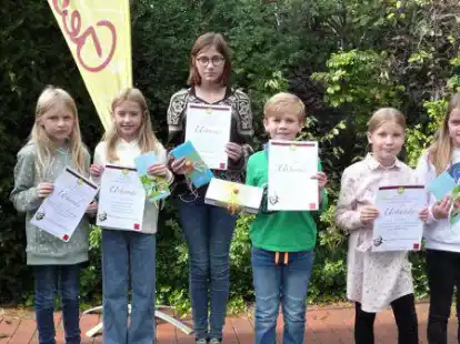 Die flei&szlig;igsten Leser der Gruppe, die in Gehlenberg am Wettbewerb teilgenommen hatten (v.l.) Zuzanna Bidler, Karla Sch&ouml;ning, Leni Schumacher, Lucie Demtr&ouml;der, Lucas Eilermann, Mia Bahlmann und Luisa Dumstorff.